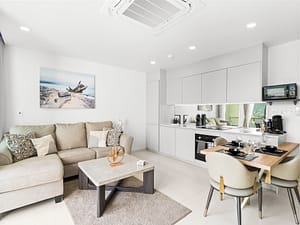 D413 - One-bedroom apartment with stunning lagoon view