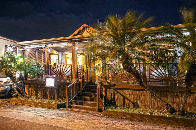 Le restaurant Le Spiga à Sint Maarten, situé à Grand Case, est réputé pour sa cuisine italienne créative et offre une expérience culinaire délicieuse avec un menu élaboré par le chef Ciro Russo. Les locations de vacances de The Hills Residence à Simpson Bay offrent aux clients une option d'hébergement idéale pour découvrir les délices culinaires du Spiga tout en profitant des magnifiques environs de Simpson Bay.
